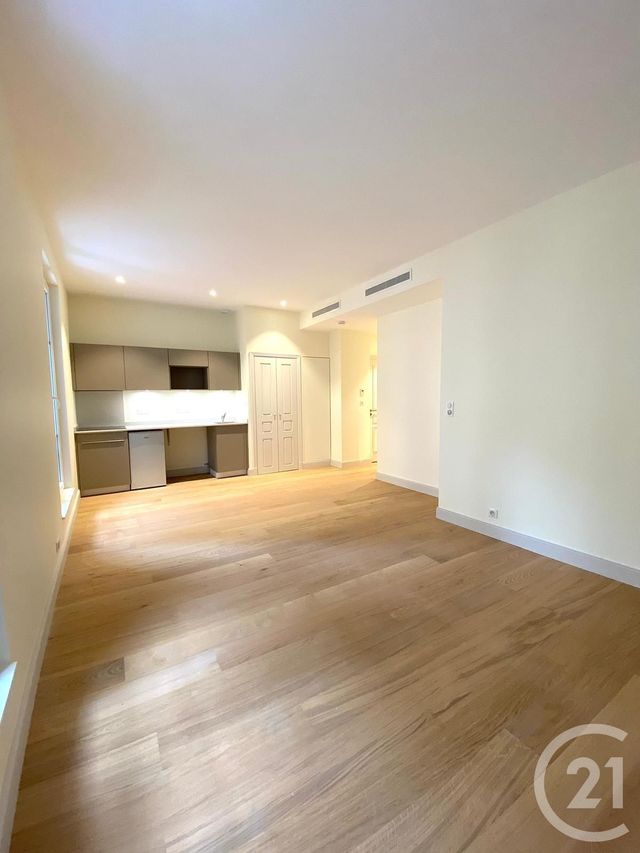 Afficher la photo en grand appartement à louer - 2 pièces - 43.57 m2 - NICE - 06 - PROVENCE-ALPES-COTE-D-AZUR - Century 21 Domus Immobilier
