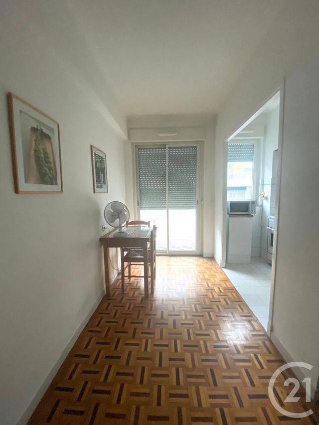 Afficher la photo en grand Appartement F1 à louer - 1 pièce - 25.0 m2 - NICE - 06 - PROVENCE-ALPES-COTE-D-AZUR - Century 21 Domus Immobilier