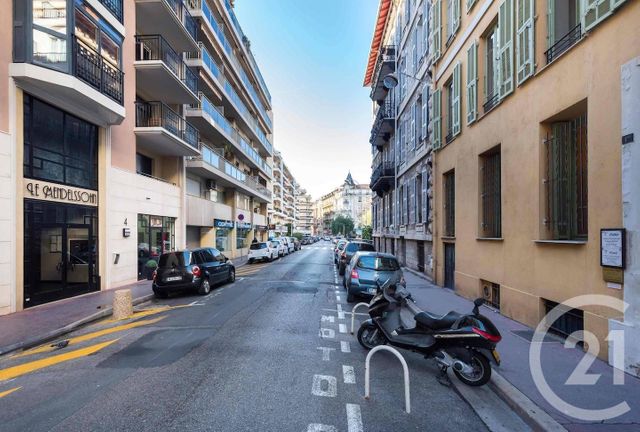 Afficher la photo en grand Appartement F1 à vendre - 1 pièce - 20.5 m2 - NICE - 06 - PROVENCE-ALPES-COTE-D-AZUR - Century 21 Domus Immobilier