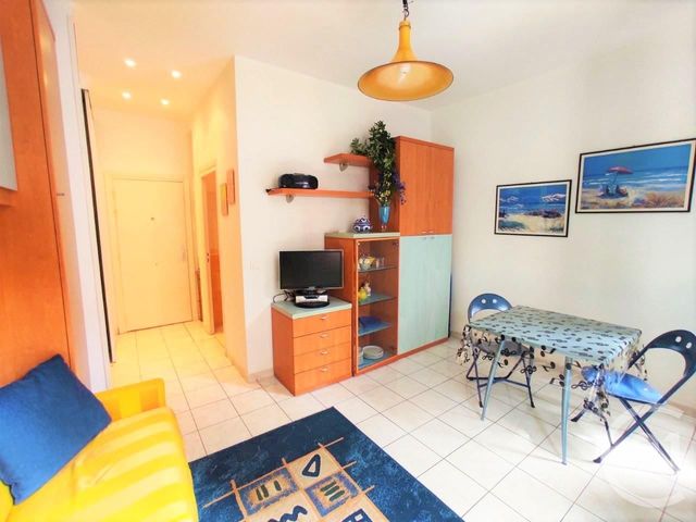 Afficher la photo en grand Studio à vendre - 1 pièce - 21.0 m2 - NICE - 06 - PROVENCE-ALPES-COTE-D-AZUR - Century 21 Domus Immobilier