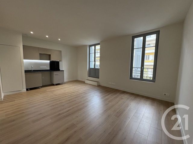Appartement à louer - 2 pièces - 45.0 m2 - NICE - 06 - PROVENCE-ALPES-COTE-D-AZUR - Century 21 Domus Immobilier
