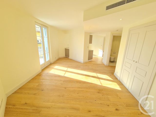 Appartement à louer - 2 pièces - 46.3 m2 - NICE - 06 - PROVENCE-ALPES-COTE-D-AZUR - Century 21 Domus Immobilier