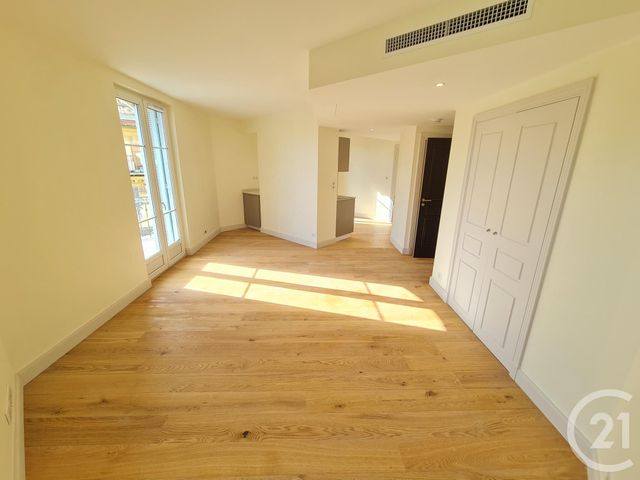Appartement à louer - 2 pièces - 46.3 m2 - NICE - 06 - PROVENCE-ALPES-COTE-D-AZUR - Century 21 Domus Immobilier