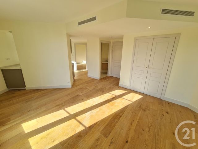Appartement à louer - 2 pièces - 46.3 m2 - NICE - 06 - PROVENCE-ALPES-COTE-D-AZUR - Century 21 Domus Immobilier