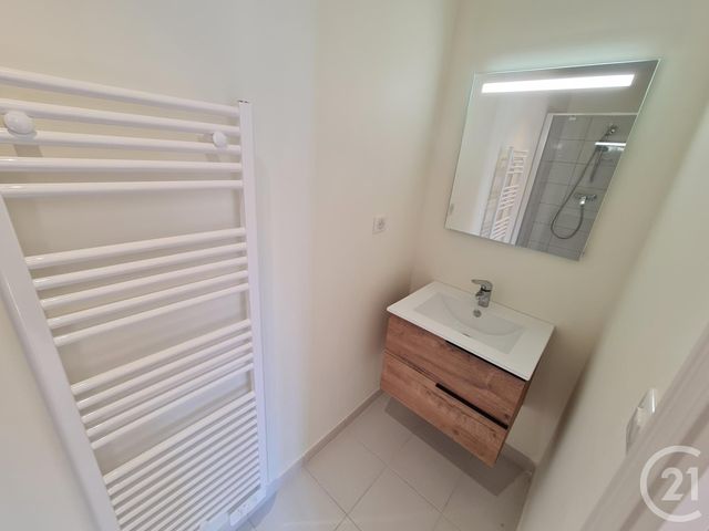 Appartement à louer - 2 pièces - 46.3 m2 - NICE - 06 - PROVENCE-ALPES-COTE-D-AZUR - Century 21 Domus Immobilier