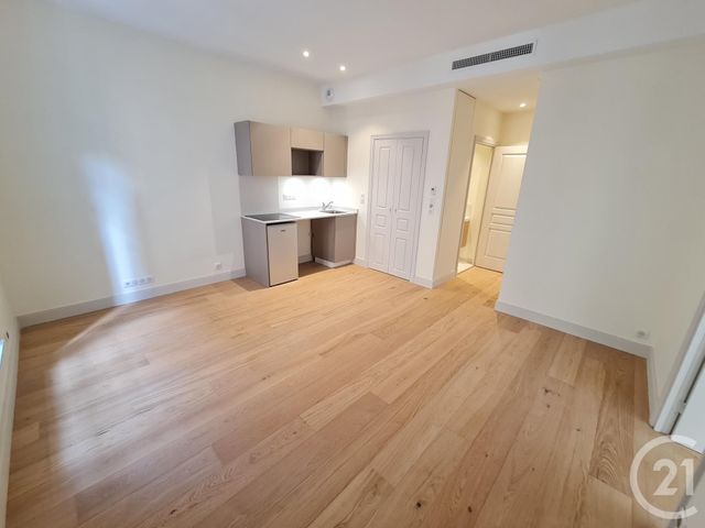 Appartement F2 à louer - 2 pièces - 36.0 m2 - NICE - 06 - PROVENCE-ALPES-COTE-D-AZUR - Century 21 Domus Immobilier