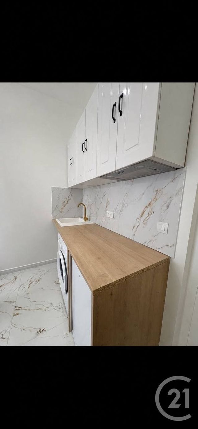 Appartement F1 à louer - 1 pièce - 17.0 m2 - NICE - 06 - PROVENCE-ALPES-COTE-D-AZUR - Century 21 Domus Immobilier
